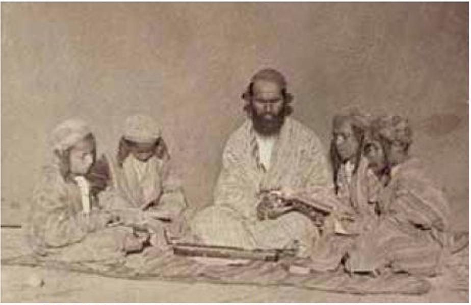 . מורה יהודי ותלמידיו, אוזבקיסטן, 1870 (תר''ל) בערך